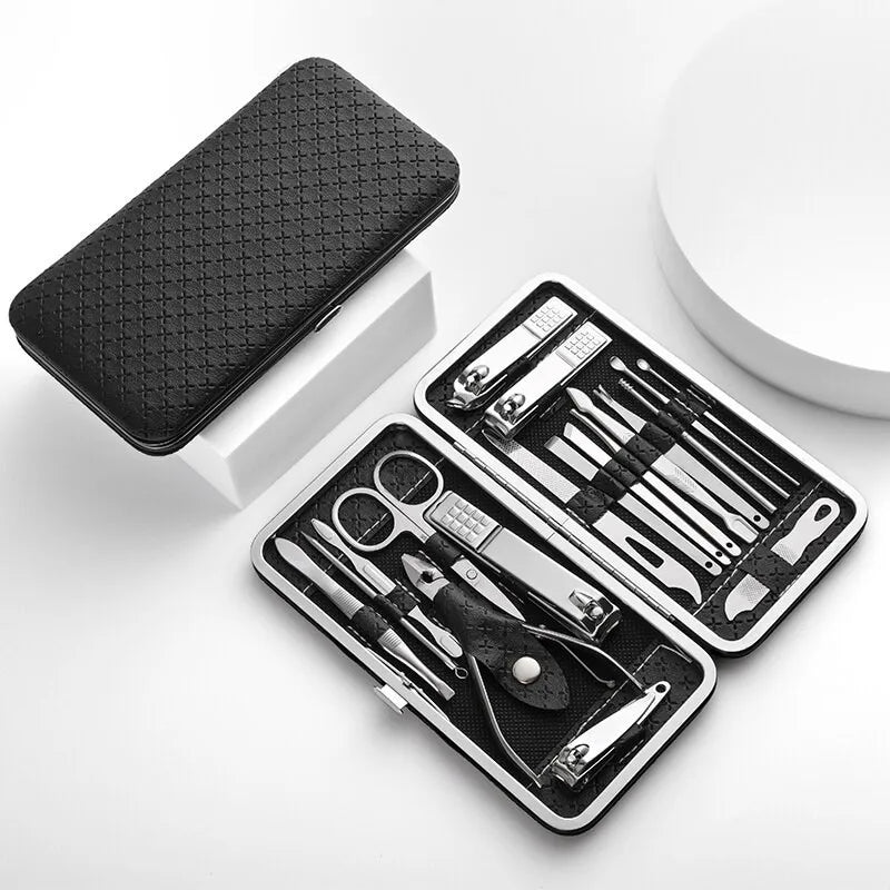 Ultimate 19-Piece Home Nail Care Set - Professional tools for perfect nails! Includes large nail clippers, dead skin remover, precision eyebrow trimmer, and stylish leather case. 
مجموعة قصّ الأظافر المنزلية  بـ 19 قطعة - أدوات احترافية .