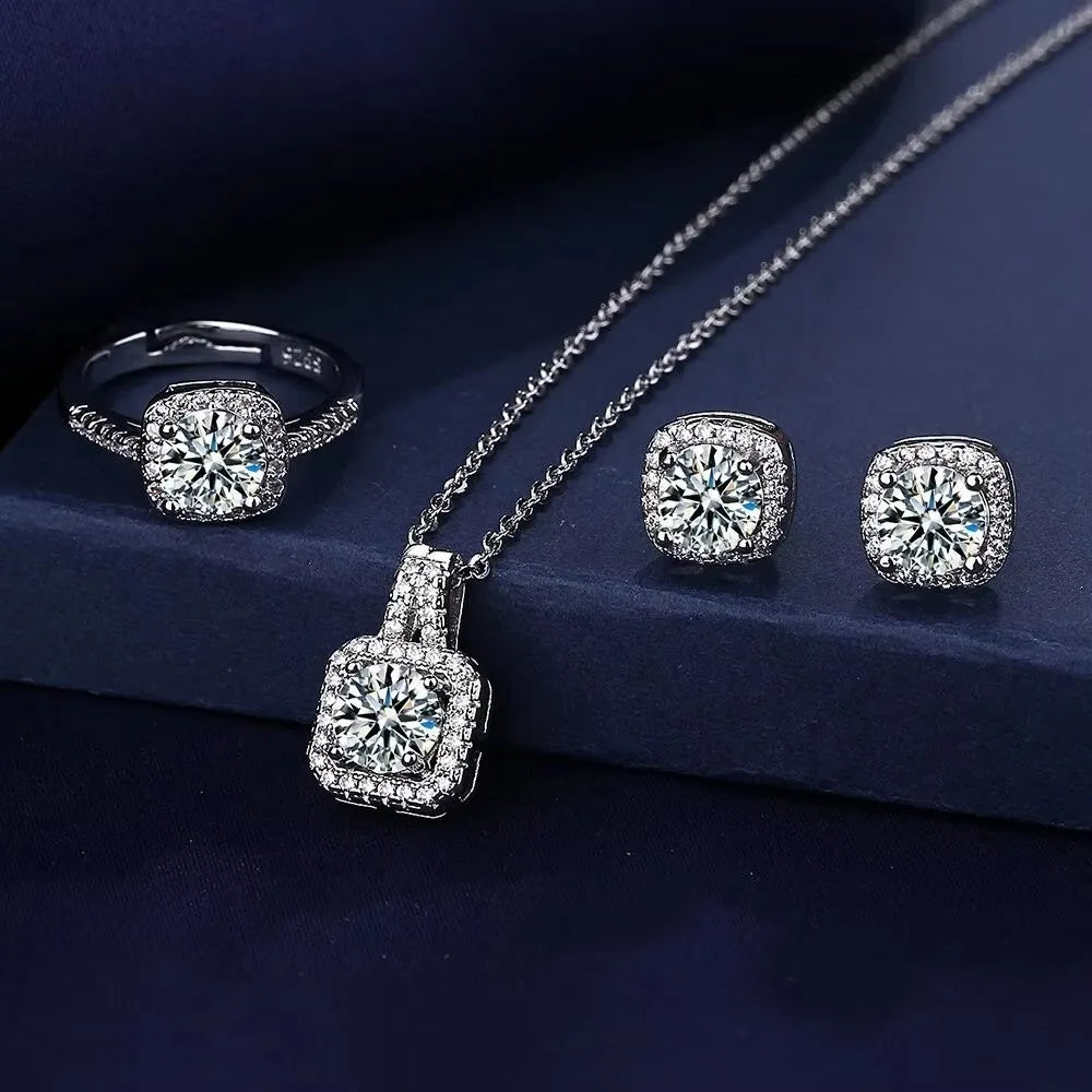 Sparkling Silver Jewelry Set for Elegant Evenings and Special Occasions - مجموعة مجوهرات فاخرة باللون الفضي للسهرات والمناسبات الخاصة